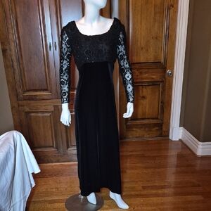 Stenay Black Lace & Velvet Beaded Long-Sleeve Maxi Dress